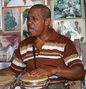 "Boncocero", suonatore di Bongò, Casa de la Trova, Santiago de Cuba